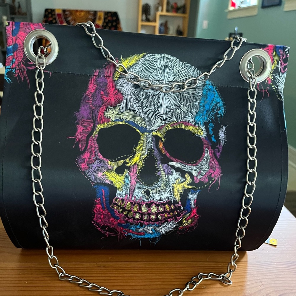 New without tags skull purse/clutch